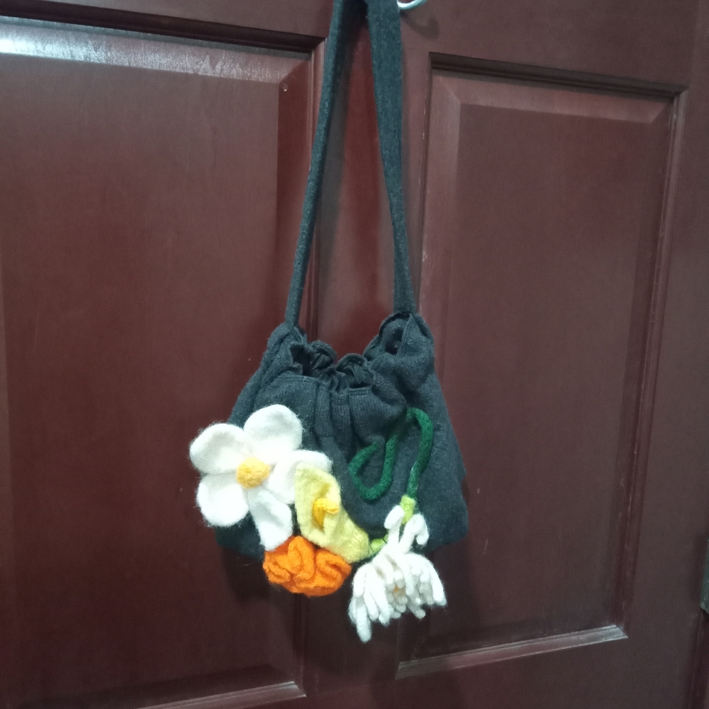 100% extra fine merino wool floral gray purse